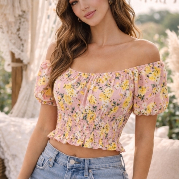 Ardene Tops - ARDENE FLORAL CROP TOP WITH PUFFY SLEEVES SIZE MEDIUM
